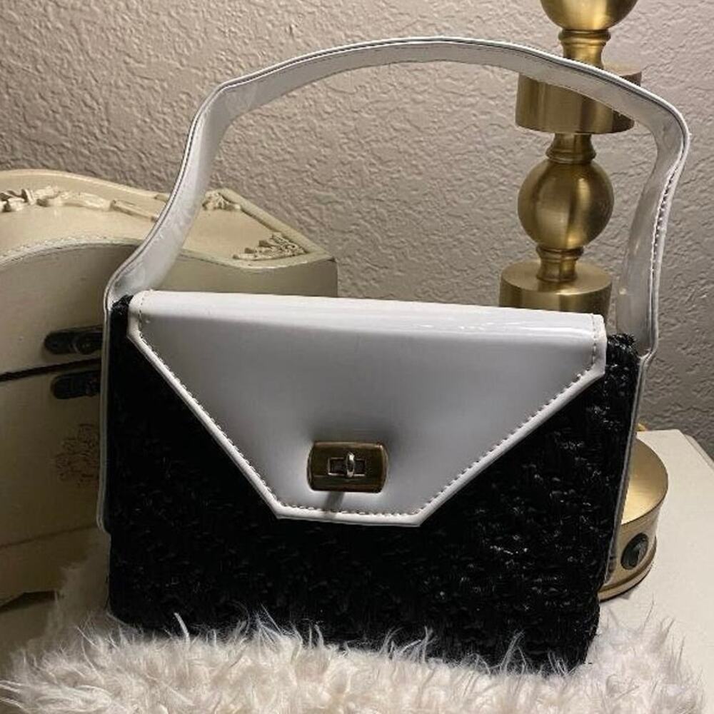 Vtg Box Style Handbag Blk/Wht Wrist Handle Hollywood Shaggee of Calif. Japan